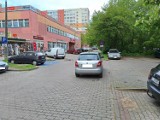 Mistrzowie parkowania w Toruniu dalej zaskakują swoją wyobraźnią! Byle gdzie, byle jak....