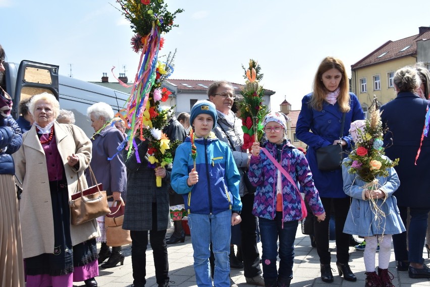 Chrzanów. Tradycyjny konkurs palm wielkanocnych na chrzanowskim Rynku