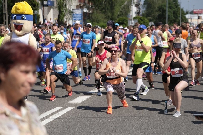 Start biegu zlokalizowano na ulicy Cieszkowskiego, a metę na...