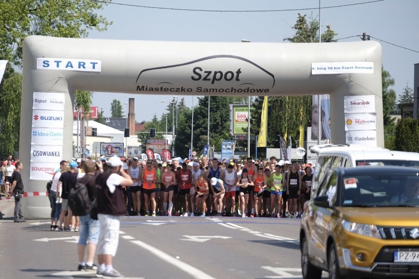 Start biegu zlokalizowano na ulicy Cieszkowskiego, a metę na...