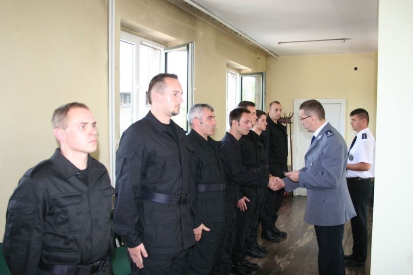 Siedmiu nowych policjantów złożyło przysięgę w Komendzie Miejskiej Policji w Zabrzu