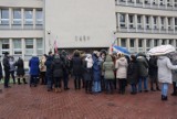 Częstochowa: Protest pod Sądem Okręgowym. Pracownicy administracyjni domagają się podwyżek [ZDJĘCIA]