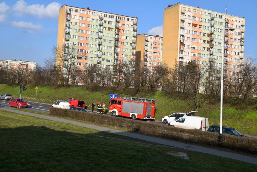 Gniezno: zderzenie wozu strażackiego z samochodem osobowym