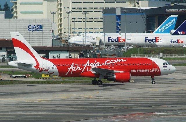 Airbus A320 w barwach AirAsia. Teraz przewoźnik AirAsia zdecydował się na zakup 200 maszyn A320neo.