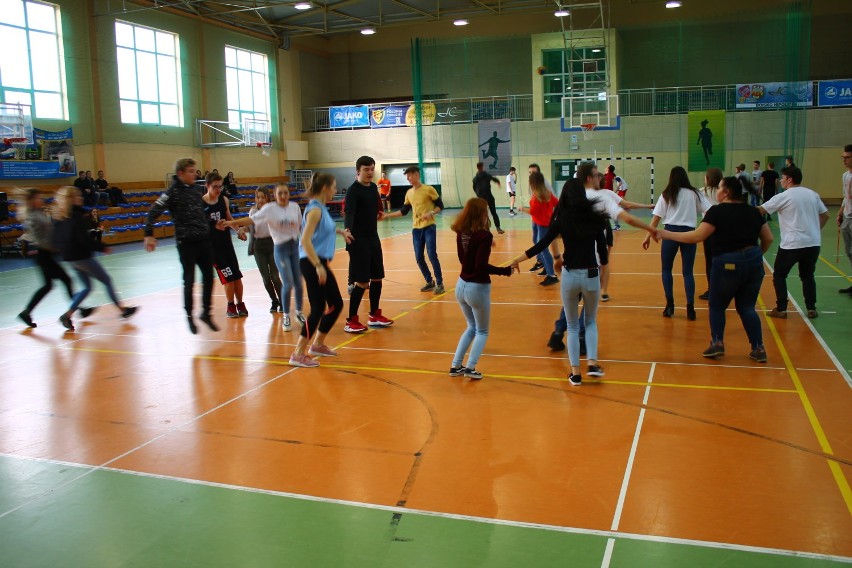 Prezentacje Edukacyjne w Chodzieży: W "szkole Hipolita" i I LO było barwnie i wesoło (FOTO)