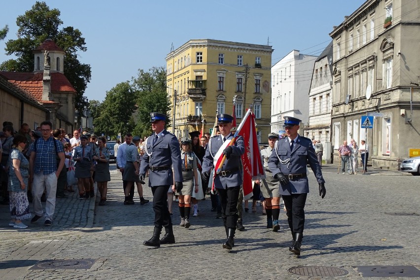 Przemarsz ulicami i uroczystości pod pomnikiem