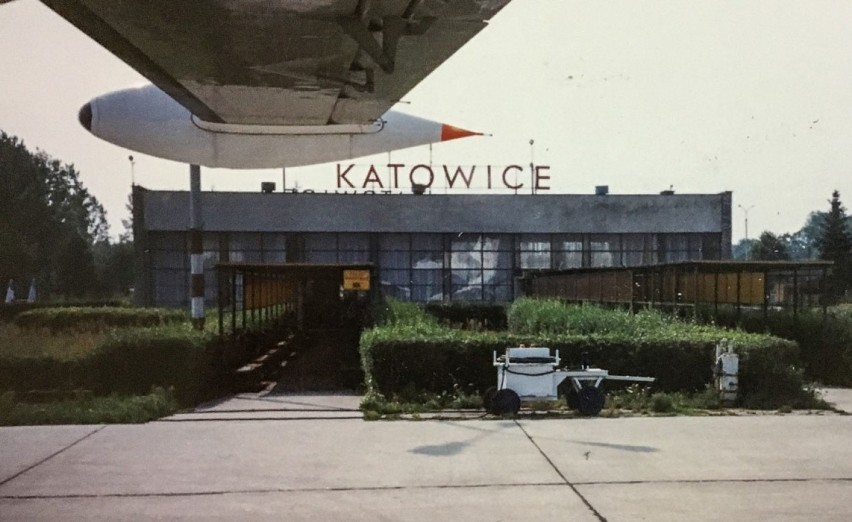 Sierpień 1990 roku, terminal pasażerski pyrzowickiego...