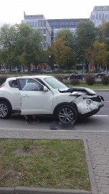 Samochody zderzyły się na ul. Wołoskiej (ZDJĘCIA)