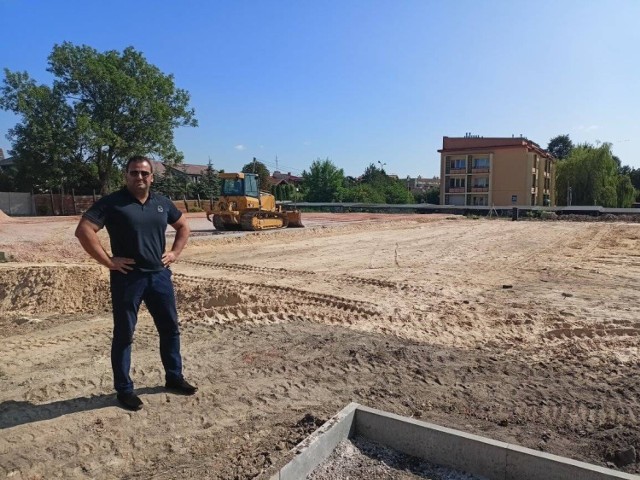 Trwa budowa kompleksów boisk w Skarżysku-Kamiennej. Obiekty powstaną przy szkołach podstawowych.