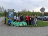 Biegacze znów posprzątali las. Zebrali pełne worki śmieci