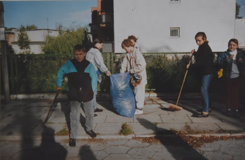 Malbork. Kronika Szkoły Podstawowej nr 6 (odc. 5). Lata 90. ubiegłego wieku. Dużym wydarzeniem było nadanie nowego patrona