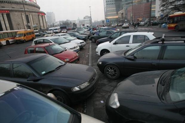 Władze Śródmieścia chcą rozwiązać problem z brakiem miejsc parkingowych w centrum miasta.