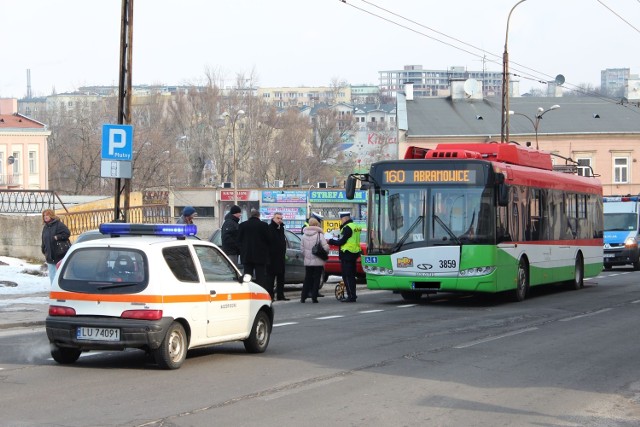 Śmiertelny wypadek na ul. Lubartowskiej: 13-latek wpadł pod trolejbus