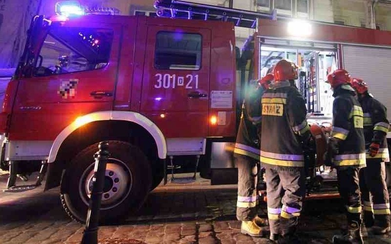 Sosnowiec: Pożar mieszkania w bloku przy ul. Hallera, są ranni