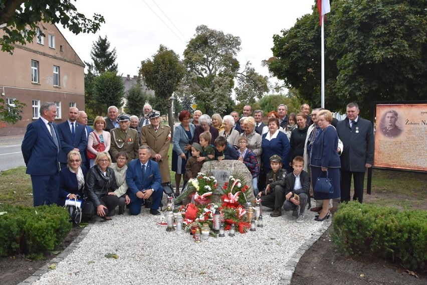 Odsłonięcie tablicy pamiątkowej ku czci żołnierzy podziemia narodowego i ppor. Leona Cybulskiego