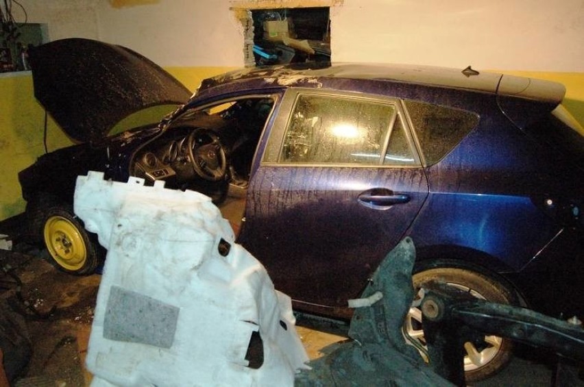 Dziupla samochodowa w Łodzi. Na miejscu znaleziono 200 skradzionych części samochodowych