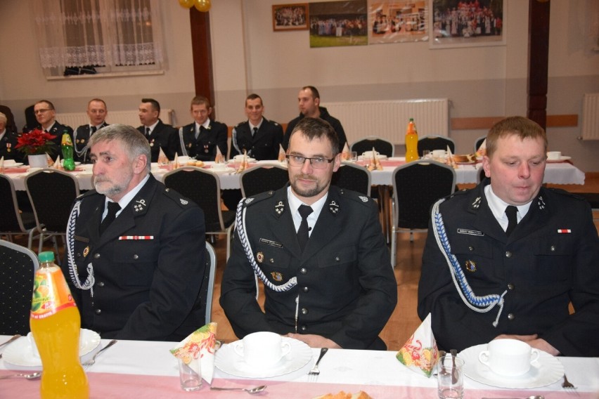 Strażacy z Gminy Zbąszyń, zasiedli przy wspólnym stole. Spotkanie opłatkowe OSP z Gminy Zbąszyń w Przyprostyni - 16.12.2022