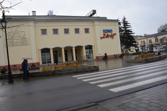 Kino Zdrój od 60 lat znajduje się w tym budynku. Kilka lat temu został on gruntownie wyremontowany i zmodernizowany.