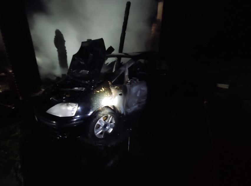 Nocna akcja straży pożarnej w Maniowie. Z dymem poszła stolarnia oraz samochód osobowy [ZDJĘCIA]