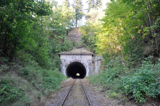 Tunel w Unisławiu Śląskim, w którym dokonano nielegalnych odwiertów