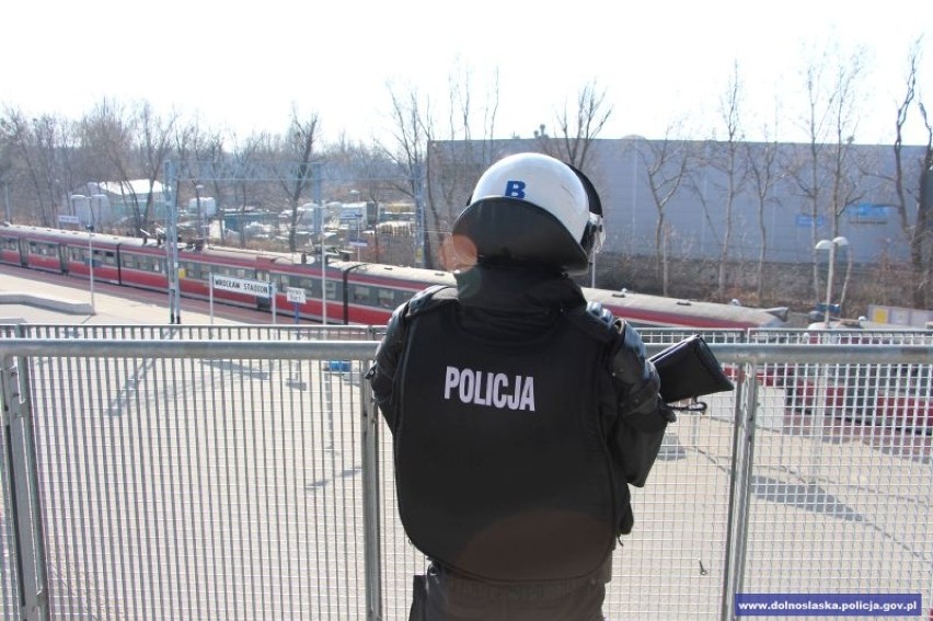 Akcja policja na meczu Śląsk - Górnik