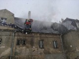 Pożar zabytkowego pałacu w Szewnie. Zobacz zdjęcia