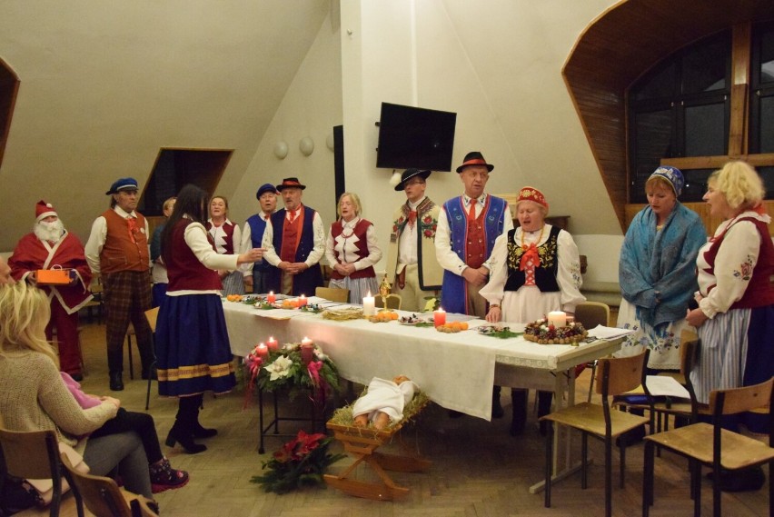 Bożonarodzeniowe granie w Pruszczu! Kolędy i pastorałki z zespołem "Raduńskie tony" |ZDJĘCIA