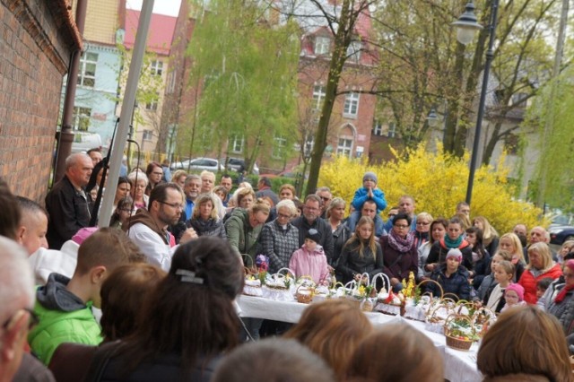 Święcenie pokarmów w Nowej Soli. Sprawdź, o której godzinie, w którym kościele będzie można pójść z koszyczkiem