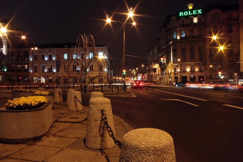 Zeszłoroczne błyszczące choinki, świecąca kaskadowa fontanna...