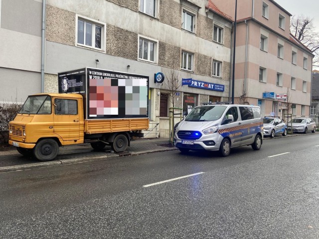 Antyaborcyjne auto znów parkuje przy ul. Kołłątaja w Opolu