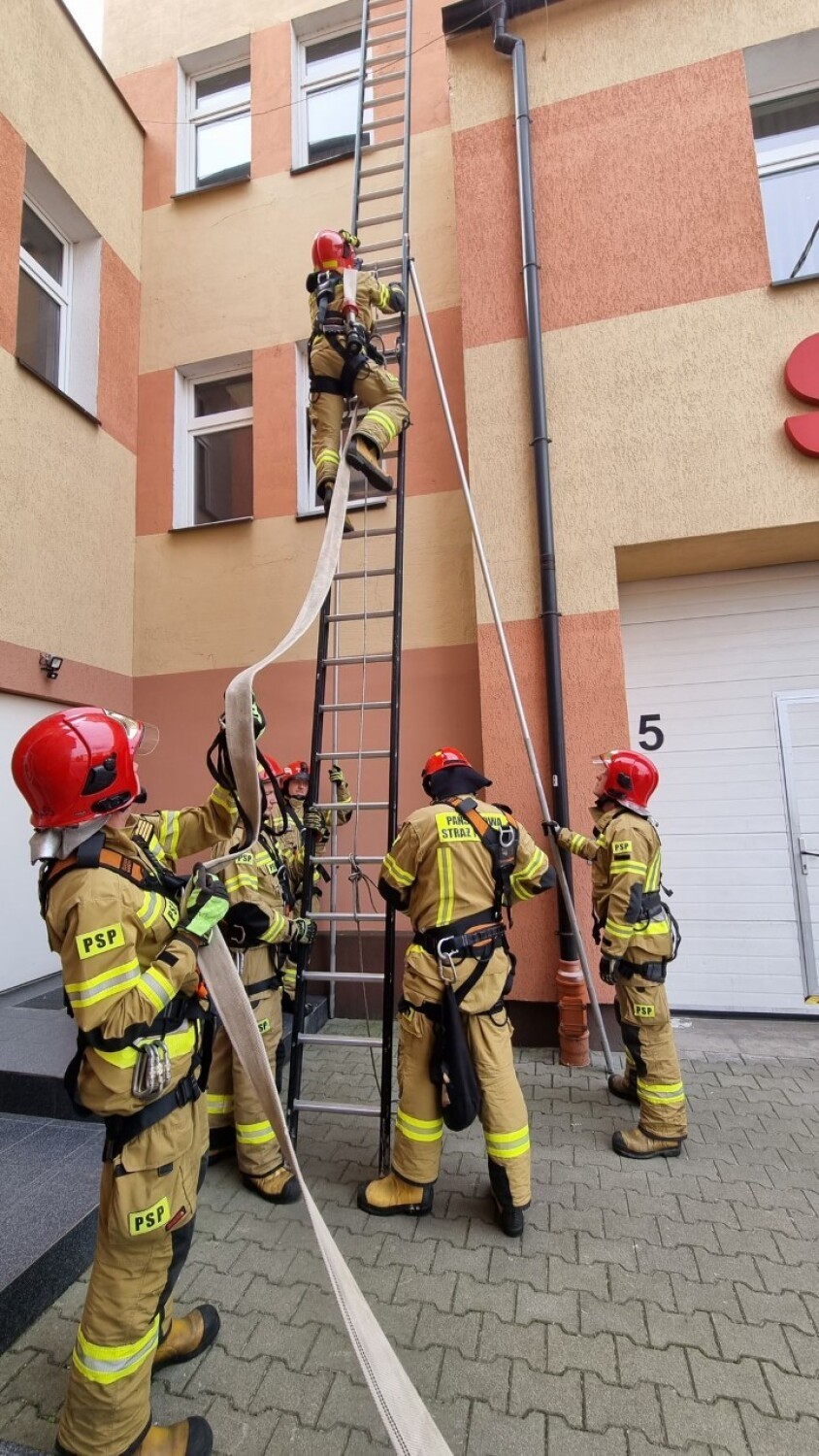Doskonalenie z ratownictwa technicznego i wysokościowego chodzieskich strażaków.