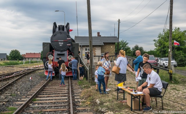 Impreza na pożegnanie lata na stacji Stefanowo, przyciągnęła sporo mieszkańców z wioski i okolicy. Dużą atrakcją były przejażdzki drezyną