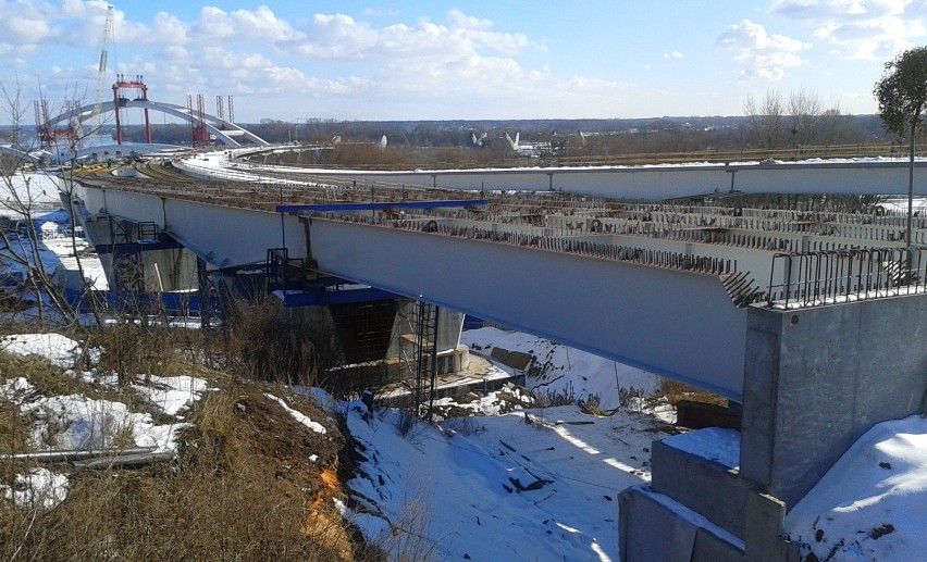 Postęp prac z budowy mostu i wiaduktu w Toruniu
