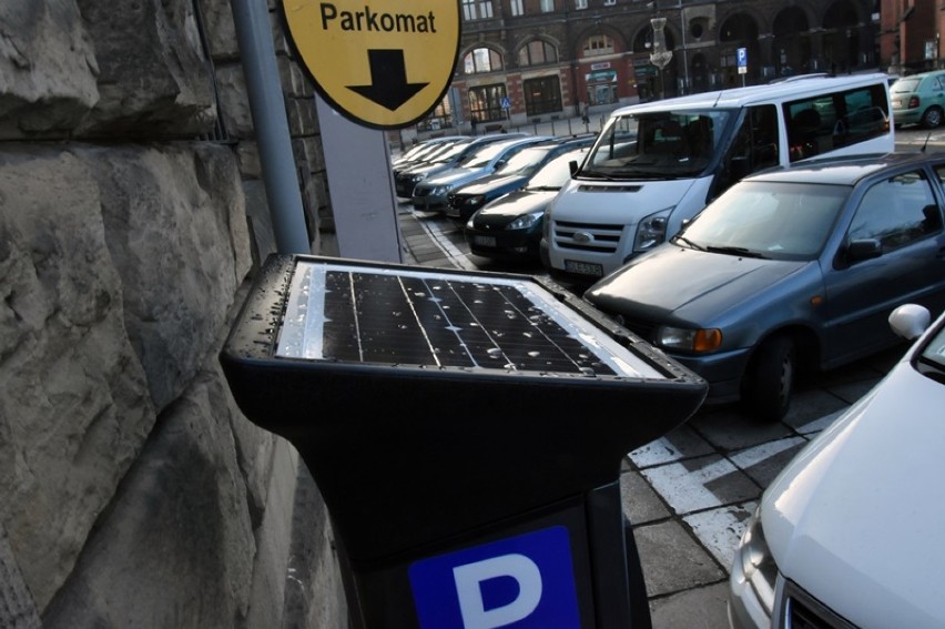 Nowe parkomaty w Legnicy, można płacić kartą.