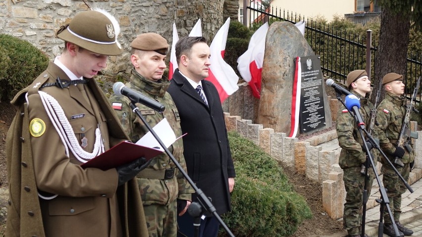 Odsłonięto pomnik żołnierzy Armii Krajowej w Brzostku [ZDJĘCIA]