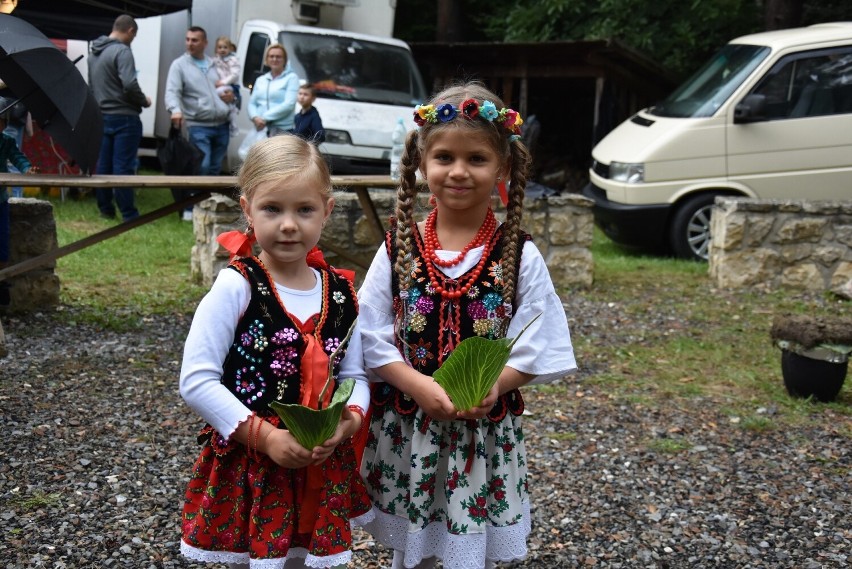 Tłumy na Ziemniaczysku pod Lipowcem. Długa kolejka po...