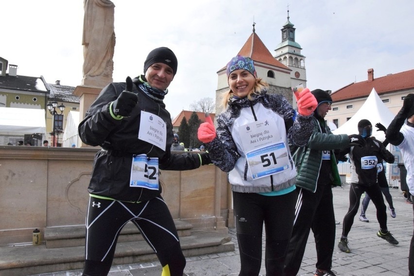 Zobacz więcej zdjęć z biegu, kliknij tutaj:
Półmaraton...