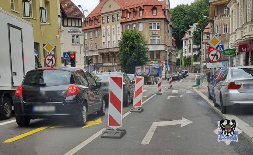 Na zdjęciu tymczasowa organizacja ruchu w rejonie pl. Grunwaldzkiego w Wałbrzychu