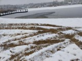 Akt wandalizmu na kąpielisku miejskim w Obornikach. Zniszczono plażę na Żwirkach