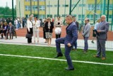 Zespół Szkół Samochodowo-Usługowych w Skarżysku-Kamiennej ma nowe boiska. Starosta Artur Berus dał piłkarski popis