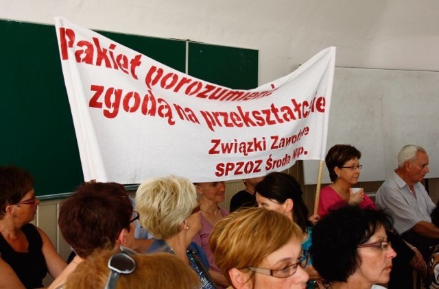 Podczas sesji związkowcy domagali się podpisania przez władze pakietu gwarantującego zatrudnienie na obecnych warunkach