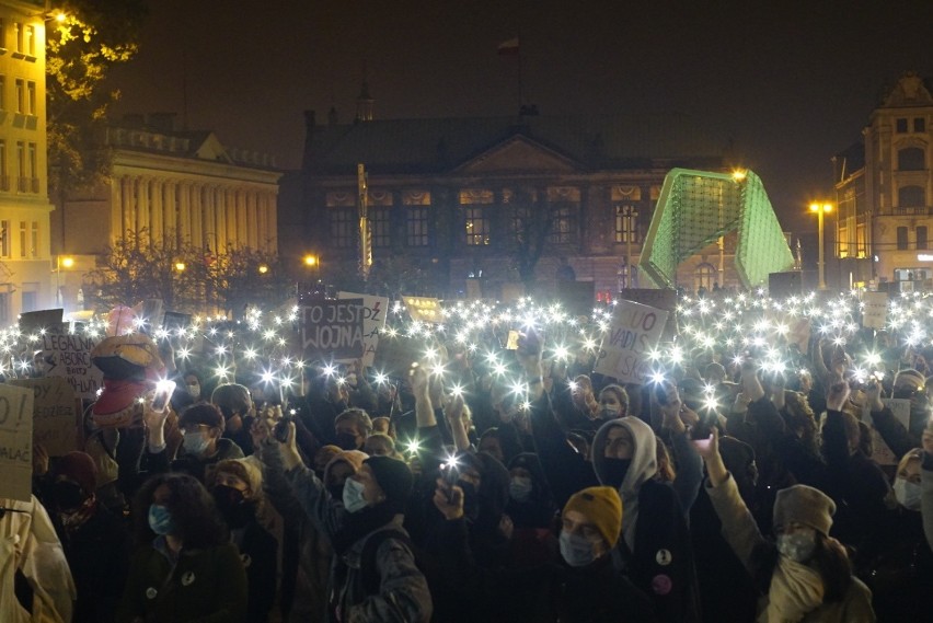 Sobota jest kolejnym dniem protestu kobiet przeciwko...