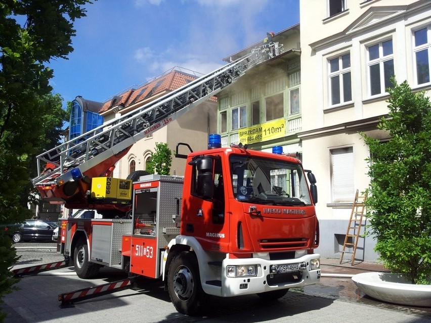 Pożar w mieszkaniu przy ulicy Haffnera w Sopocie. Zapalił się lokal na parterze budynku [ZDJĘCIA]