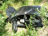 Wypadek w Marianowie. Opel w rowie