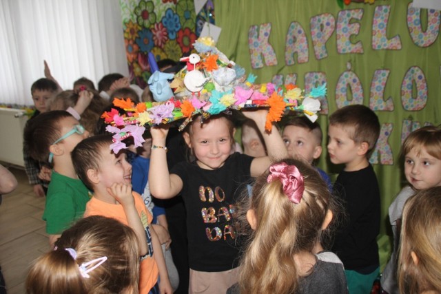 W Publicznym Przedszkolu nr 4 w Radomsku rozstrzygnięto konkurs plastyczny "Kapelusz Pani Wiosny" w ramach Konkursu Ekologicznego
