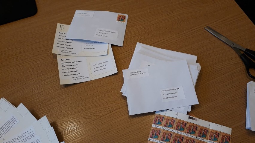 sędziowie z Gdyni wysyłają kartki organom państwa