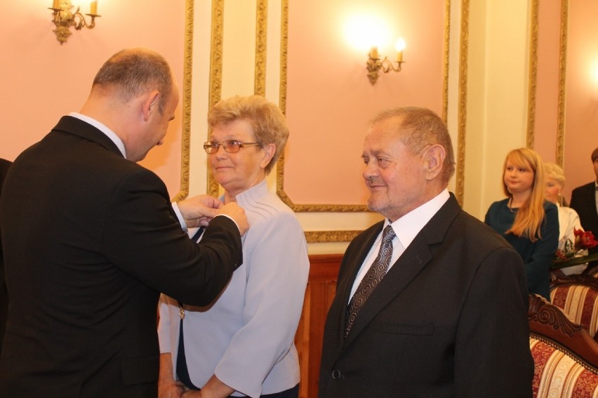 Diamentowe i złote gody w Tomaszowie: Dwie pary świętowały w Urzędzie Stanu Cywilnego