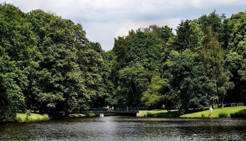 Park im. Adama Mickiewicza na Julianowie w Łodzi.Fot....