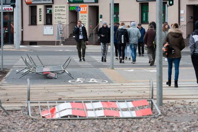 Nasi Czytelnicy interesowali się, jakie prace prowadzone są jeszcze w pobliżu przejścia dla pieszych na rondzie Grunwaldzkim, przy Zespole Szkół Mechanicznych nr 1. Zapytaliśmy o to w ZDMiKP. 

Szczegóły na kolejnych stronach >>>>>>>>>>


Najważniejsze informacje z Kujaw i Pomorza. Flash Info, odc. 7:
