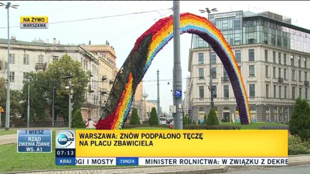 Tęcza na pl. Zbawiciela znów została podpalona [wideo]